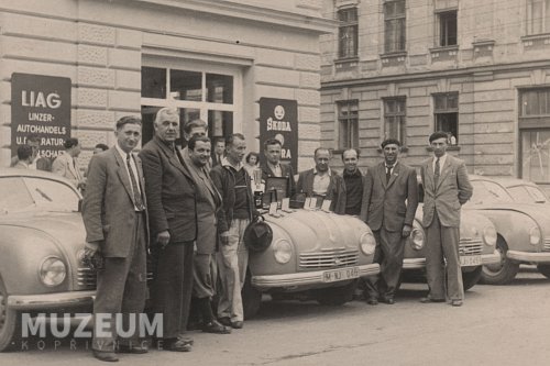Vítězný tatrovácký tým z Alpské soutěže v Rakousku v roce 1949
